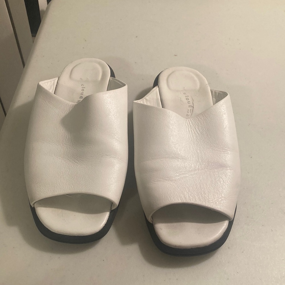 Cloud Walkers Genuine Leather White Slip On Sandals Sz 7.5 W